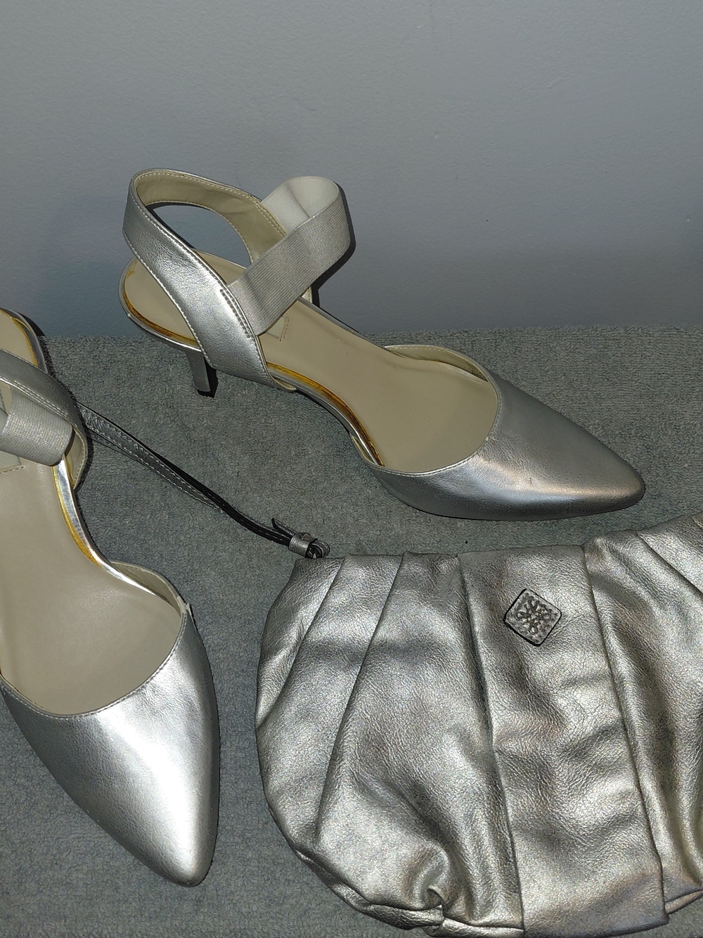 Women's Silver Pointed-Toe Slingback Heels And Matching Clutch